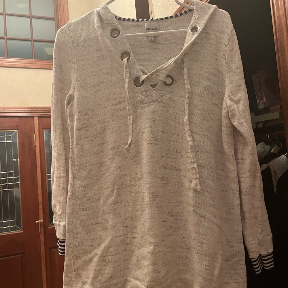 Nic and Zoe long sleep, hooded cotton blend top